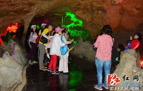 “排隊(duì)不超過(guò)半小時(shí)”，黃龍洞景區(qū)踐諾一周年回頭看